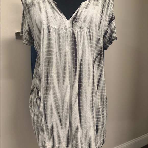 Knox Rose Tops - Knox Rose Gray Patterned V-Neck Blouse